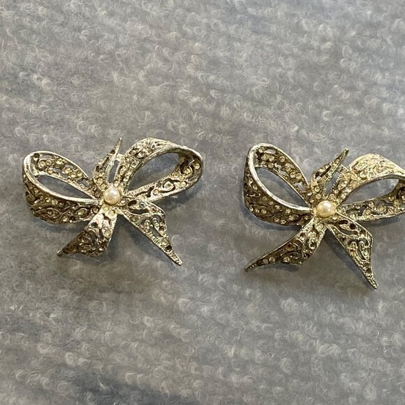 Vintage Sewing Embellishment Metal Bows‎ with Pearl Accents Set of 2 Ornate - Picture 1 of 12